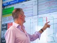 The real-time help desk operates in two key stages: real-time data acquisition and data visualization/interpretation and analysis