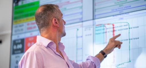 Le centre d'assistance en temps réel fonctionne selon deux étapes clés: l'acquisition de données en temps réel et la visualisation / interprétation et l'analyse des données.