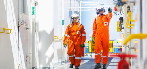 Two employees walking on the Valaris Renaissance (DS-15) rig on the Lapa field